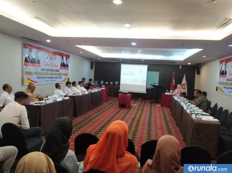 Ketua DPD Gerindra Sumbar Andre Rosiade saat memantau pemaparan visi misi bakal calon kepala daerah dari Gerindra di Padang. (amz)