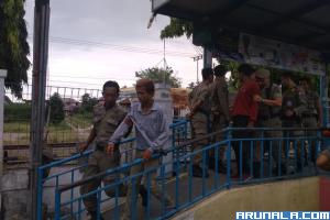Kerap Membuat Warga Resah: Dua Anjal Ditertibkan Pemuda dan Pol PP