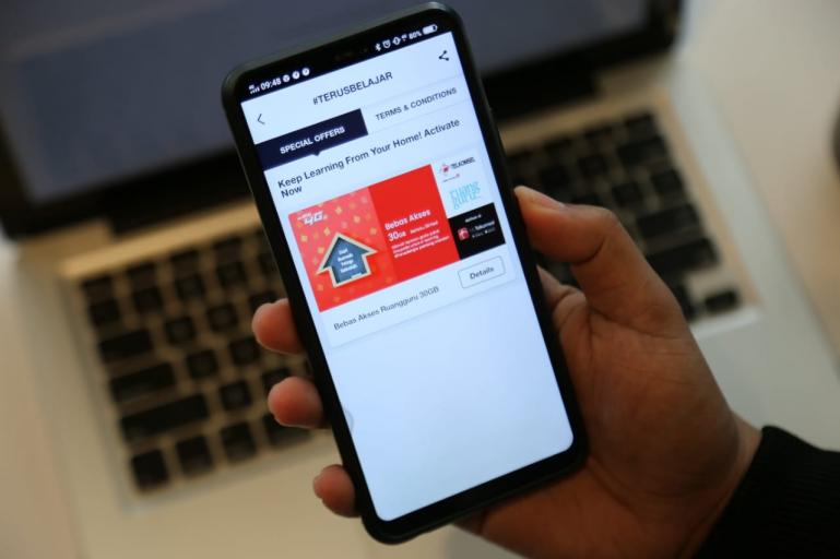 Ruangguru bersama Telkomsel tingkatkan aplikasi belajar online melalui Android. (Foto : Istimewa)