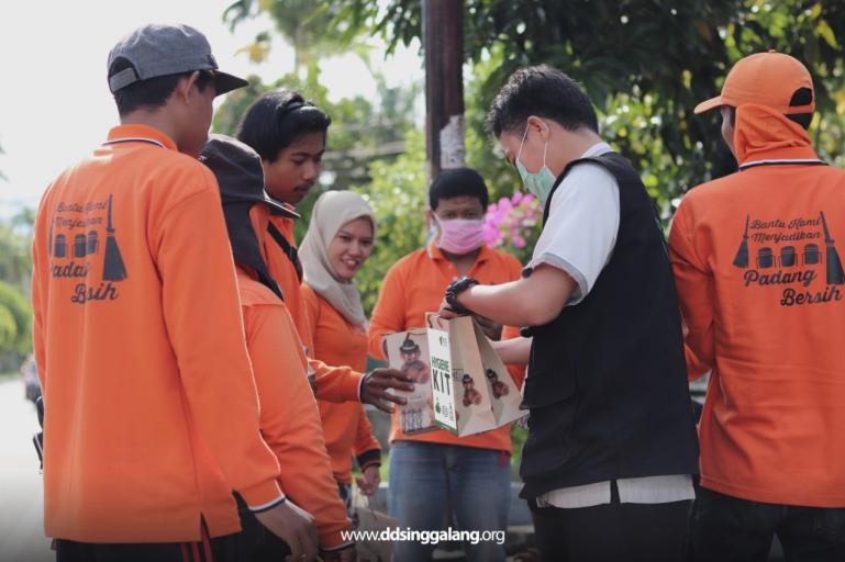 Amrullah salah satu anggota DDSbagikan 