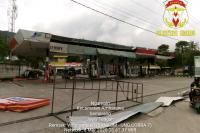 SPBU di Jalan Raya Bawen Pingit yang rusak akibat diterpa angin puting beliung, Minggu pagi (8/3). (Foto : Istimewa)