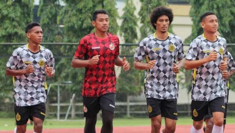 Pemain Semen Padang FC saat jalani latihan ringan beberapa waktu lalu. (Foto: Istimewa)