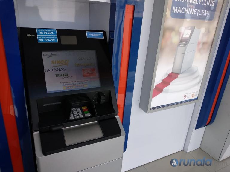Mesin ATM Setor dan Tarik Tunai yang disediakan Bank Nagari di empat kota di Sumbar. (Foto : Ajm)