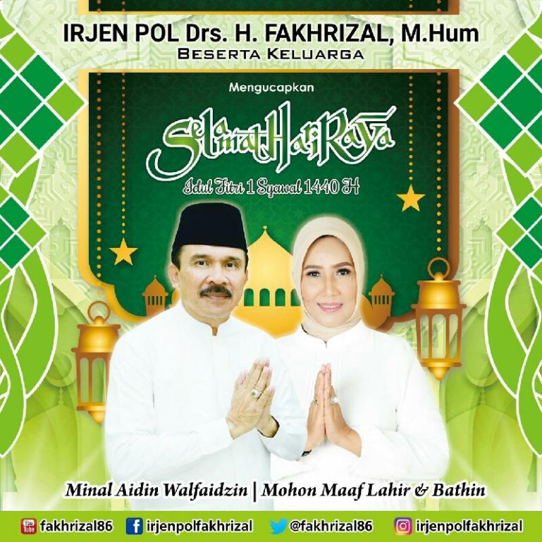Foto : Fakhrizal dan istri ucapkan selamat Idul Fitri.