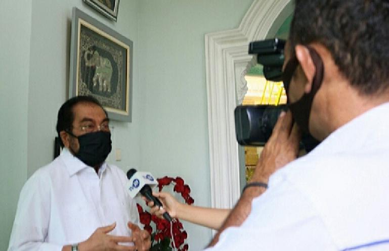 Anggota DPD RI asal Sumbar Leonardy Harmainy Dt Bandaro saat menjelaskan arti New Normal kepada wartawan di Padang, Rabu (27/5). (Dok : Istimewa)