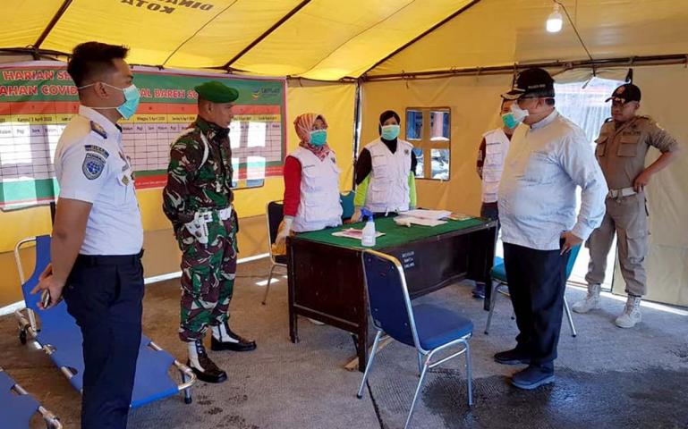 Wali Kota Solok Zul Elfian saat tinjau Posko Penanganan Covid-19 di Kota itu beberapa waktu lalu. (Dok : Kabarsumbar.com)