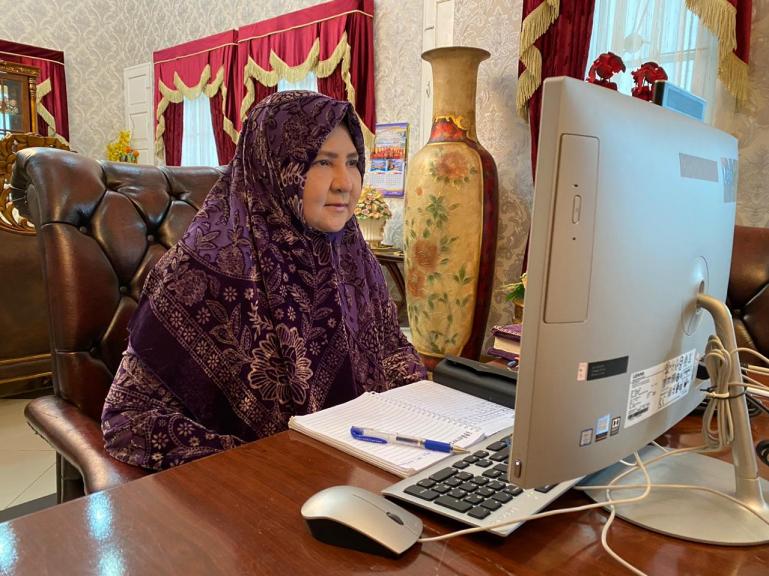 Anggota DPR RI Komisi VI, Nevi Zuairina saat RDPU virtual dengan pihak  PT XL Axiata dan PT Indosat, di Padang, Selasa (12/5). (Foto : Istimewa)