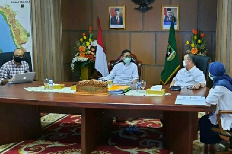 Gubernur Sumbar Irwan Prayitno saat Rapat Virtual dengan bupati dan wali kota se Sumbar, Kamis (28/5). (Dok : Istimewa)