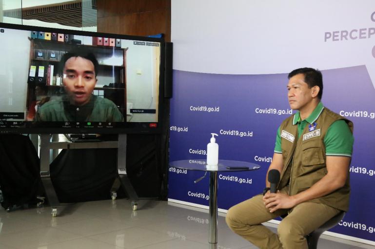 Penggiat media sosial Taqy Malik berbagi tips hilang kejenuhan saat pandemi di kantor BNPB Pusat, Minggu (31/5). (Dok : BNPB Pusat)