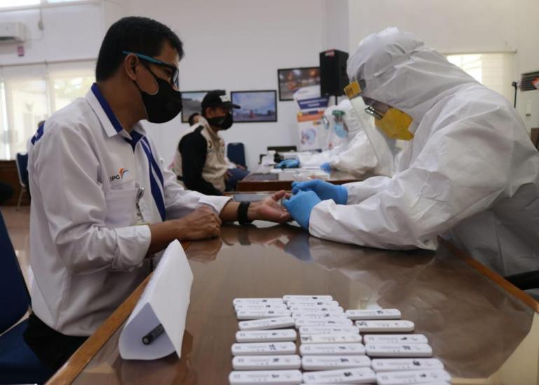 IPC Teluk Bayur Gelar Rapid Tes Covid-19 Bagi Pekerja. (Foto : beritakapal.com)