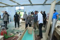 Belasan Personel Polda Sumbar Dilatih Buat Peti Mati Standar WHO