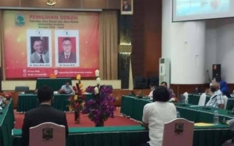 Suasana pemilihan Dekan FISIP Unand yang dilangsungkan di Convention Hall Unand, Senin (15/6). (Dok : Istimewa)