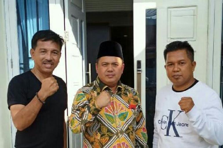 Febby Dt Bangso Nan Putiah saat silaturahmi dengan Ketua DPD Golkar Sumbar Khairunas di Solok Selatan, Sabtu (27/6). (Dok : Istimewa)