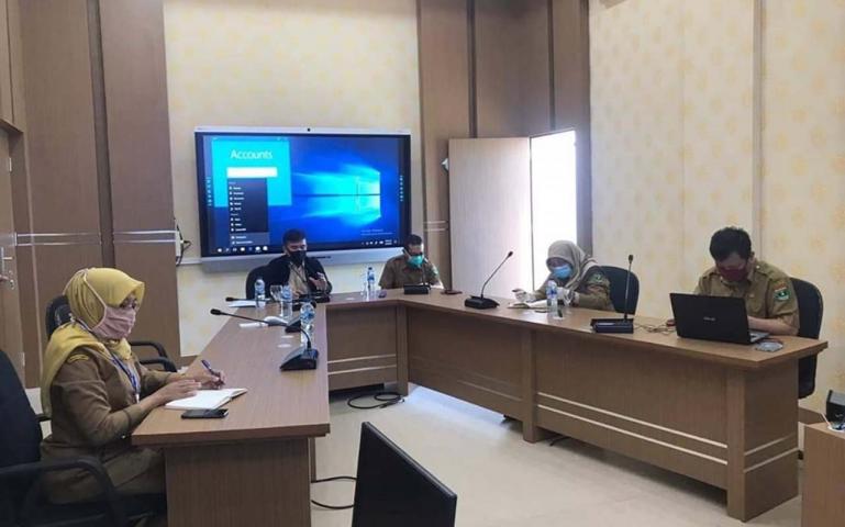 Anggota DPD RI asal Sumbar, Alirman Sori didampingi saat kunjungi Diskominfo Sumbar, Selasa (2/6). (Dok : Diskominfo Sumbar)