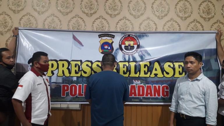 Iswandi Ilyas, satu dari lima tersangka dugaan korupsi Pengadaan Alat Kedokteran, kesehatan dan KB RSUD dr Rasidin Padang. (Dok :Istimewa)