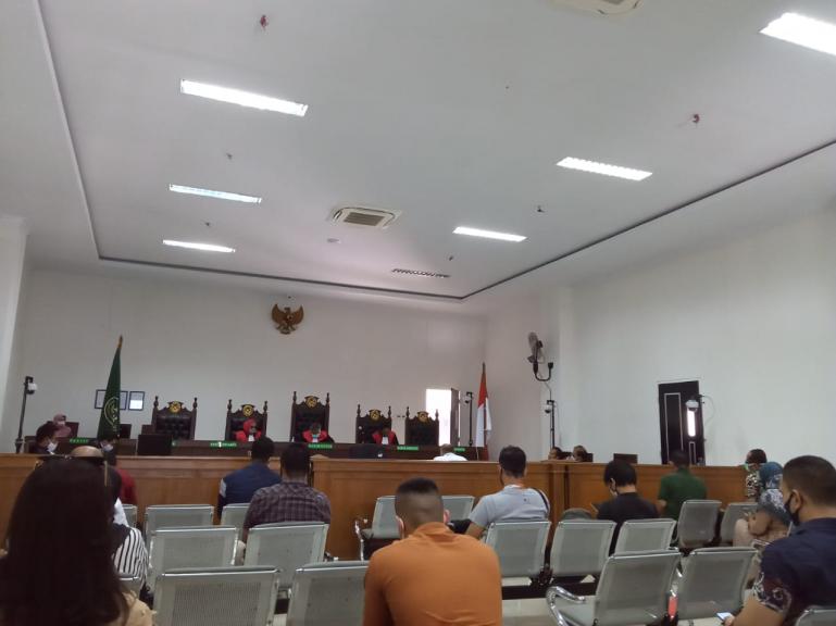 Terdakwa M Yamin Kahar saat jalani sidang putusan di Pengadilan Negeri Kelas I A Padang, Kamis (18/6). (Dok : Istimewa)