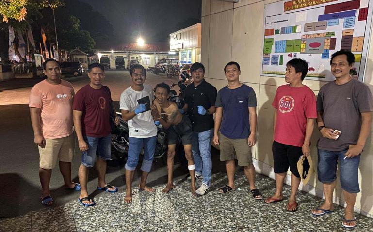 Kondisi tersangka pencurian kendaraan bermotor setelah dihadiahi timah Tim Opsnal Polresta Padang, Minggu malam (28/6). (Dok : Istimewa)