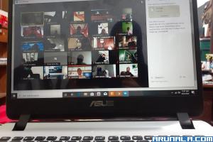 Peserta webinar yang diadakan KPU Sumbar saat sosialisasi PKPU No. 5 tahun 2020, Senin (22/6). (Foto : Bi'ah)