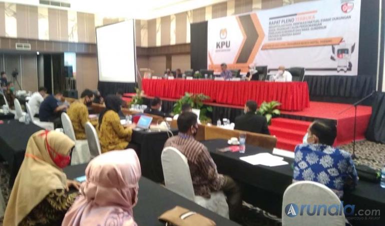 Suasana pleno rekapitulasi hasil verfak, Bapaslon menyatakan tidak menerima hasil pendataan. (Foto : Dyz)