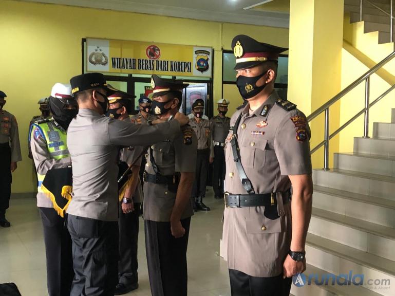 Kapolres Pessel AKBP Cepi Noval pimpin sertijab Kabag Ops dan Kapolres Sutera di Mapolres Pessel, Senin (24/8). (Foto : Snm)