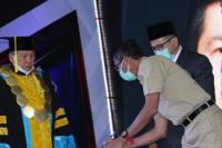 Gubernur Irwan Prayitno meresmikan kehadiran Universitas Perintis Indonesia (Upertis) Padang, Senin (3/8). (Dok : Istimewa)