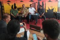 Petinggi tiga partai di Sumbar yakni PKB, Golkar dan NasDem saat konferensi pers menyangkut pembukaan pendaftaran paslon di Koalisi Poros Baru, Senin (3/8). (Dok : Amz)