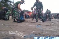 Korem - Polda Gelar Aksi Bersih: Danrem : Jangan Ada lagi Sampah Menumpuk di Pantai Air Manis
