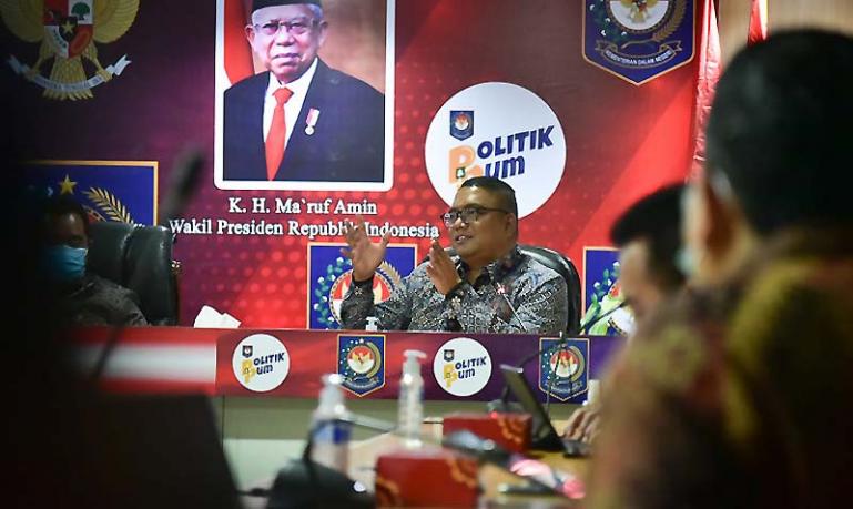 Anggota Bawaslu RI Fritz Edward Siregar saat rapat koordinasi di Kemendagri, Senin (7/9). (Dok : Istimewa)