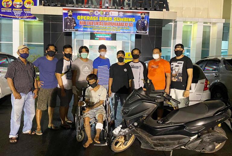 Pelaku curanmor Dodi Eka Putra alias Codoik setelah jalani perawatan di RS Bhayangkara Padang. Pelaku ditangkap setelah ditindak tegas Tim Elang Satreskrim Poresta Padang, Selasa malam (22/9). (Dok : Istimewa)