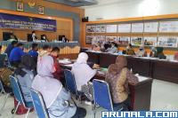 Suasana Komisioner KPU dan Bawaslu Sumbar saat jalani sidang DKPP yang di gelar di Aula Kantor KPU Sumbar, Senin (29/9). (Foto : Amz)