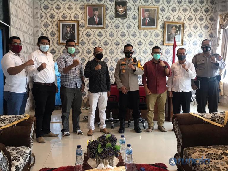 Kapolres, KPU, dan Bawaslu Pessel Komit secara bersama laksanakan Pilkada Pessel dalam keadaan aman, Senin (21/9). (Foto : Rio)