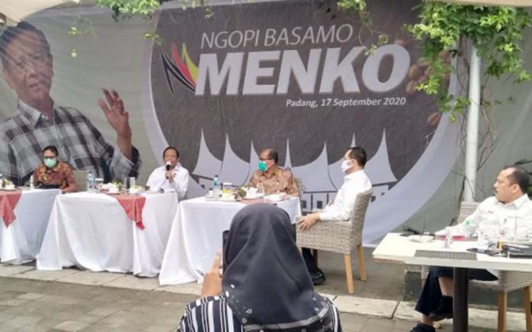 Menkopolhukam RI, Mahfud MD ketika jumpa pers dengan wartawan dalam acara 