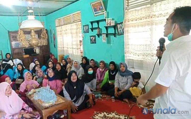 Balon Wakil Bupati Pessel Rudi Hariyansyah saat bertatap muka dengan kalangan perempuan pelaku UMKM di Nagari Sungai Rotan, Kecamatan Linggo Sari Baganti, Minggu (13/9). (Foto : Rio)