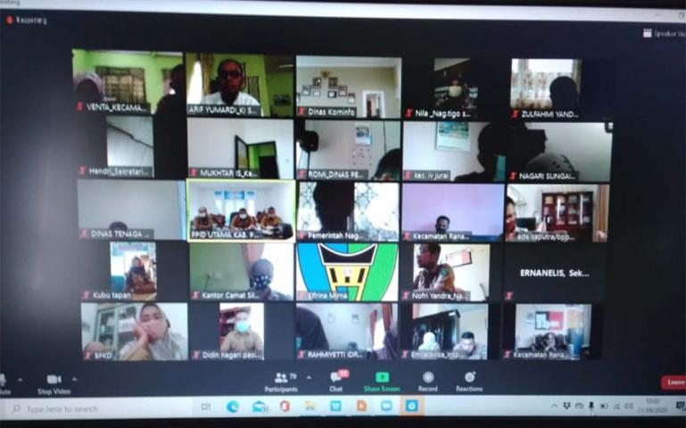 Kegiatan PPID Utama Pemkab Pessel saat lakukan monev secara virtual, di Painan, Senin (21/9). (Dok : Istimewa)