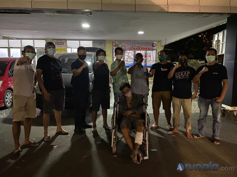 Tersangka Nanda, pelaku curanmor di lima TKP usai mendapat perawatan di RS Bhayangkara Padang setelah kakinya dihadiahi 