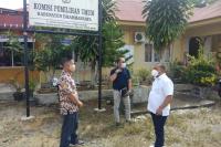 Saat Komisioner KI Sumbar lakukan visitasi kepada KPU Dharmasraya, Senin (12/10). (Dok : Istimewa)