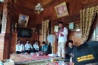 Cagub Sumbar Nasrul Abit dihadapan masyarakat Lubuk Sikarah, Kota Solok saat Safari Politik, Minggu (18/10). (Dok : Istimewa)