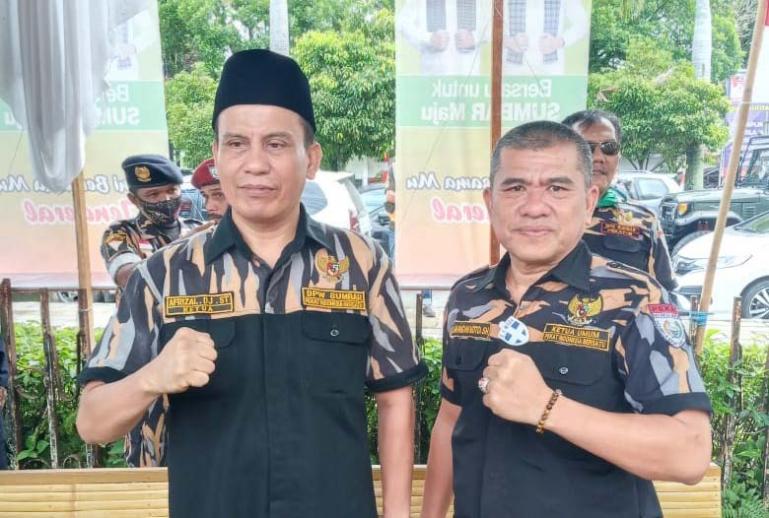 DPW Pekat IB Sumbar Afrizal Djunit bersama Ketua Umum DPP Pekat IB Markoni Koto beberapa waktu lalu. (Foto : Istimewa)