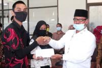 Baznas Kota Pariaman Salurkan Zakat Pendidikan