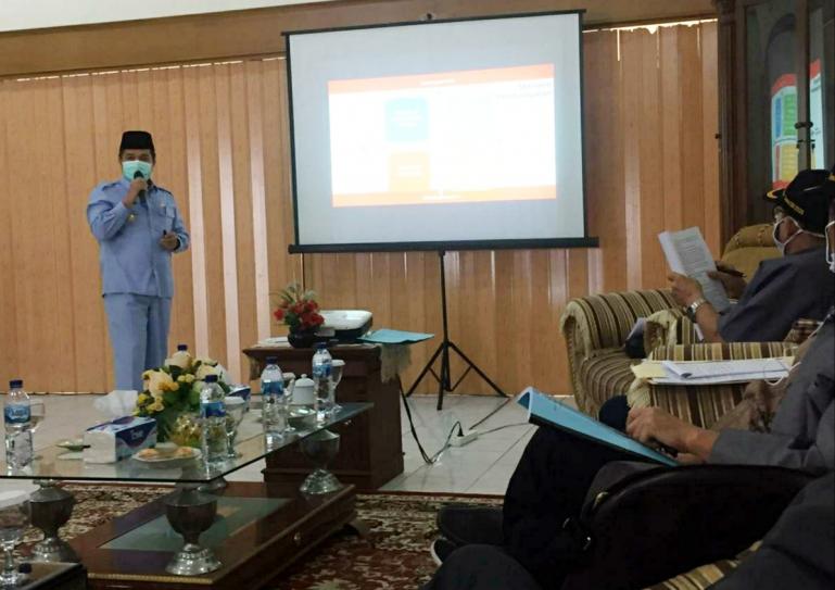 Pjs Bupati Agam Beni Warlis paparkan transparnasi Dana Desa kepada TPKTDD Sumbar 2020, Senin (23/11). (Dok : Istimewa)