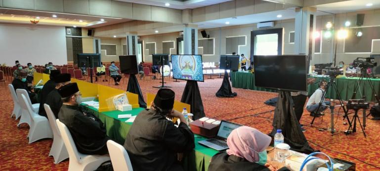 Suasana dewan juri melakukan penilaian terhadap peserta MTQN ke-XXVIII secara virtual di salah satu venue, Minggu (15/11). (Dok : Istimewa)