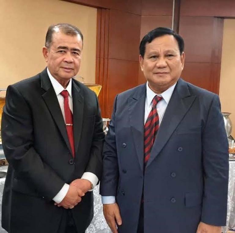 Cagub Sumbar Nasrul Abit bersama Ketua Umum Partai Gerindra Prabowo Subianto dalam suatu kesempatan. (Dok : Istimewa)