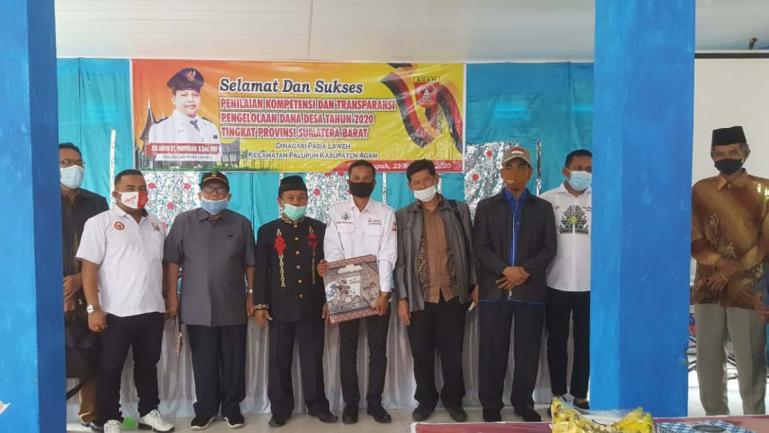 Anggota TPKTDD Sumbar 2020 saat lakukan penilaian di Nagari Pasie Laweh, Kecamatan Palupuh, Kabupaten Agam, Senin (23/22). (Dok : Istimewa)