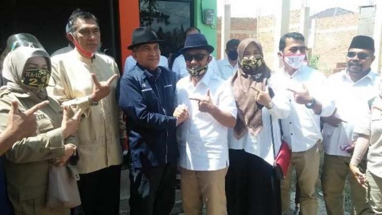 Indra Catri bersama mantan Ketua Partai Demokrat Sumbar Josrizal Zain di Payakumbuh, Jumat (6/11). (Dok Istimewa)