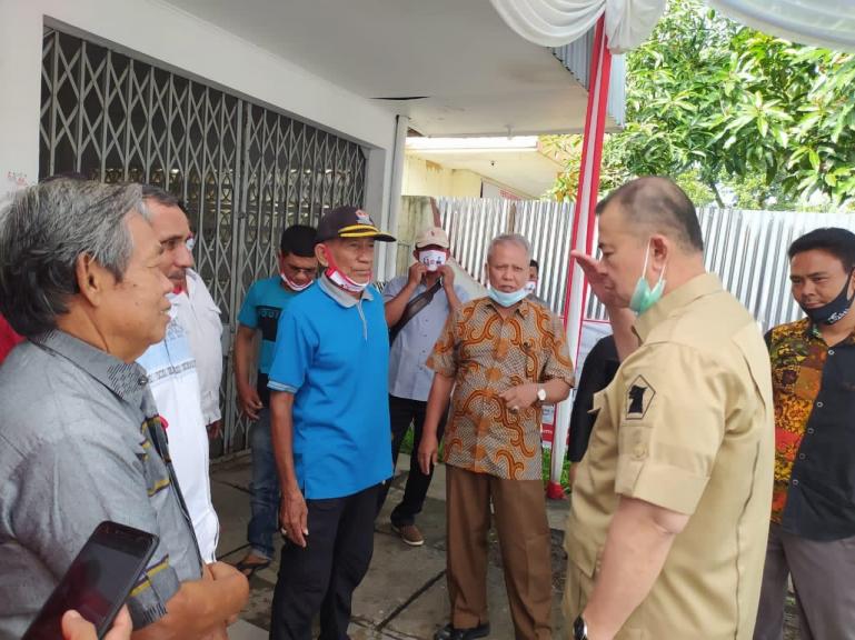 Calon Gubenur Sumbar Nasrul Abit saat dialog dengan perwakilan nelayan Kota Padang, Selasa (24/11). (Dok : Istimewa)
