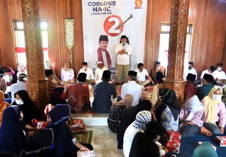 Calon Gubernur Sumbar Nasrul Abit saat safari politik dengan warga Kabupaten Tanahdatar, Jumat (7/11). (Dok : Istimewa)