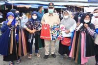 Calon Gubernur Nasrul Abit saat menyapa masyarakat oelaku pariwisata di Kota Bukittinggi, Senin (10/11). (Dok : Istimewa)