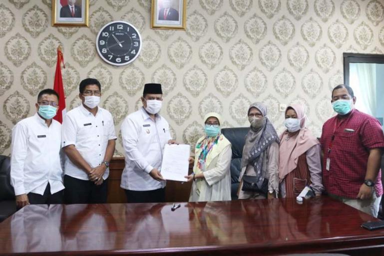 Suasana penyerahan asset jalan desa dari Dirjen Cipta Karya kepada Pemko Pariaman, , Jumat (6/11). (Dok : Istimewa)