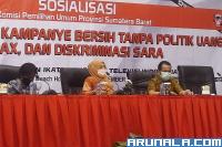 KPU Sumbar dan IJTI Sumbar saat gelar sosialisasi pelaksanaan kampanye bersih, di Hotel Pangeran Beach Padang, Minggu (15/11). (Foto : Arzil)