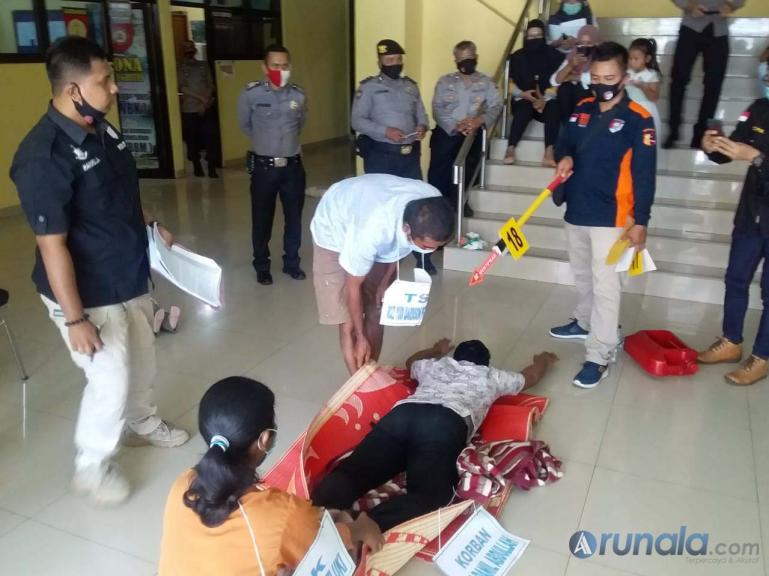 Dua tersangka pembunuhan di Sungai Tunu Barat, yakni 